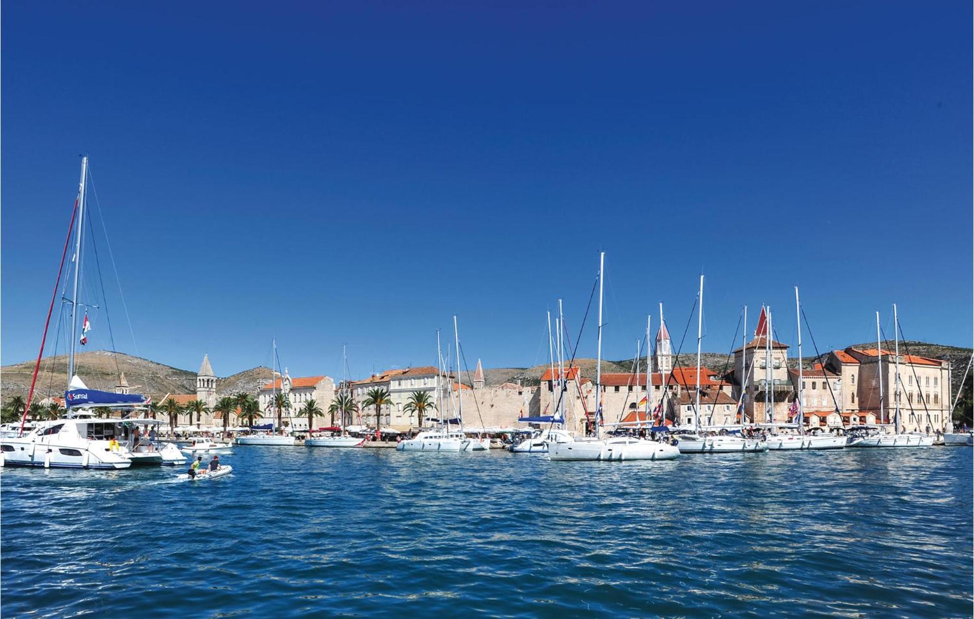 Amazing Apartment In Saldun With Wifi Trogir Exteriör bild