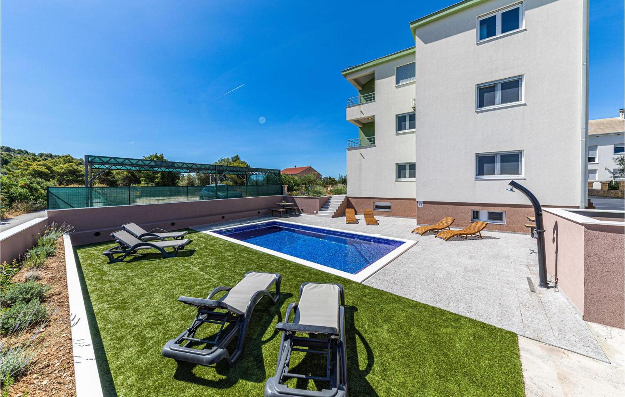 Amazing Apartment In Saldun With Wifi Trogir Exteriör bild