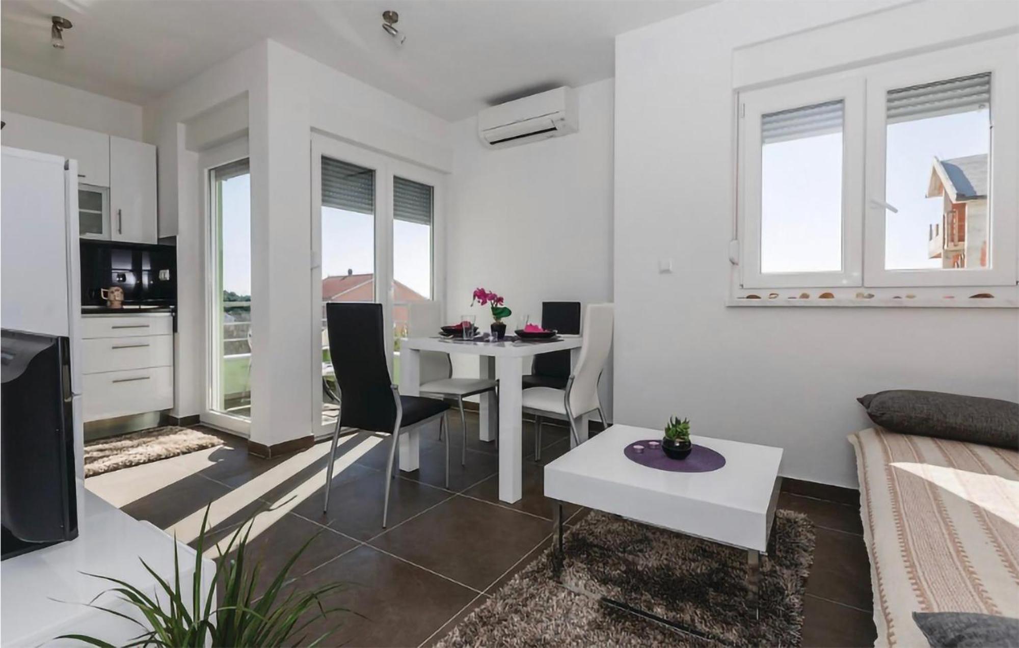 Amazing Apartment In Saldun With Wifi Trogir Exteriör bild