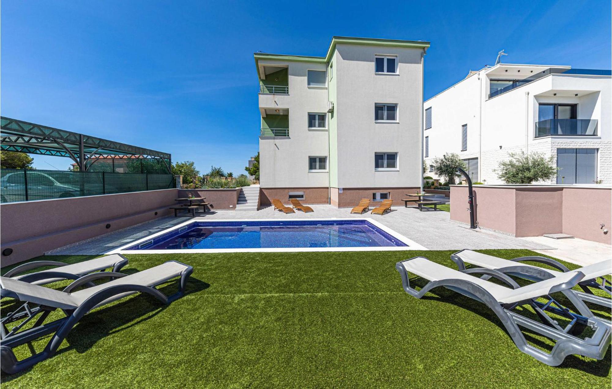 Amazing Apartment In Saldun With Wifi Trogir Exteriör bild