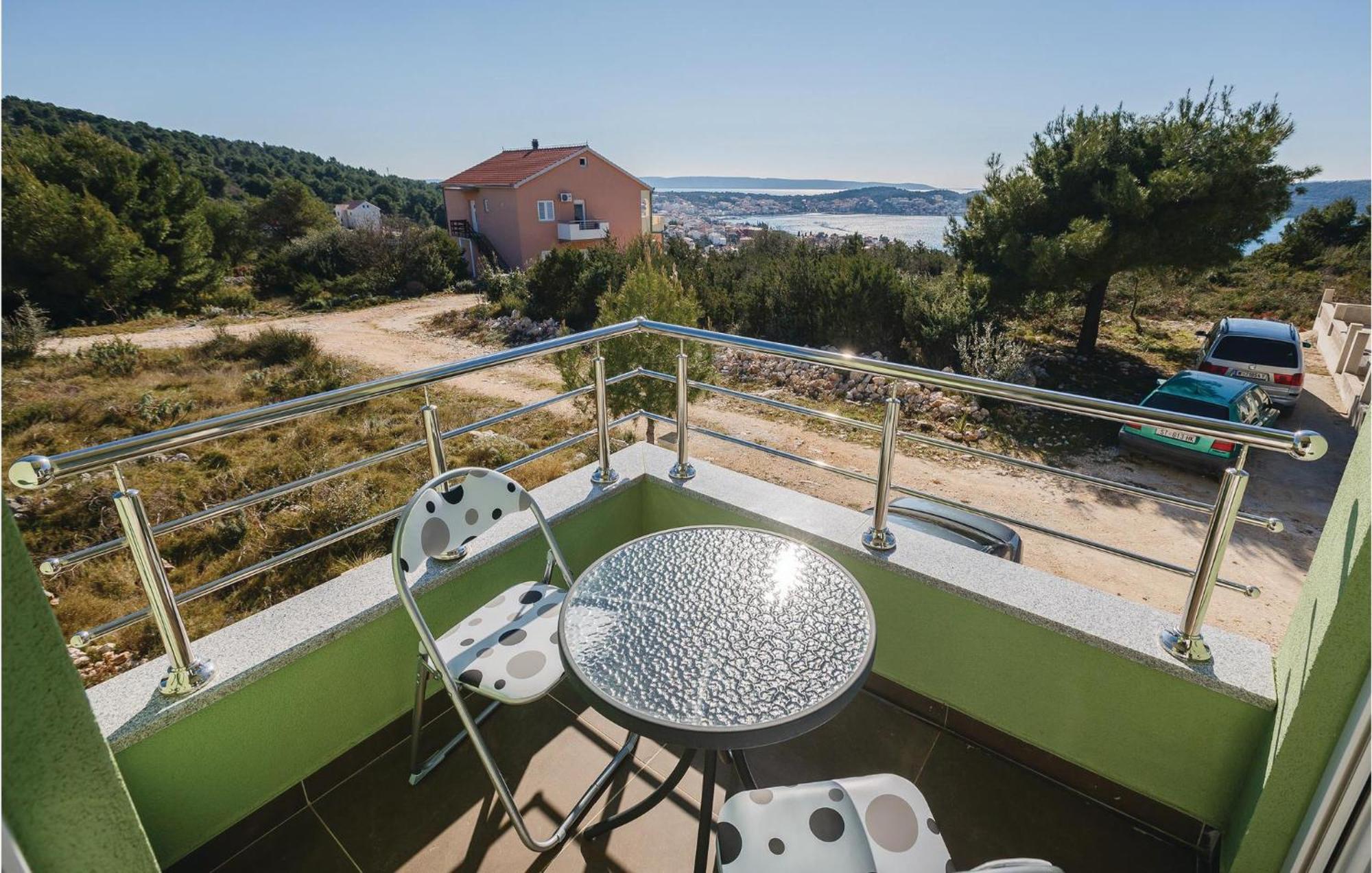 Amazing Apartment In Saldun With Wifi Trogir Exteriör bild