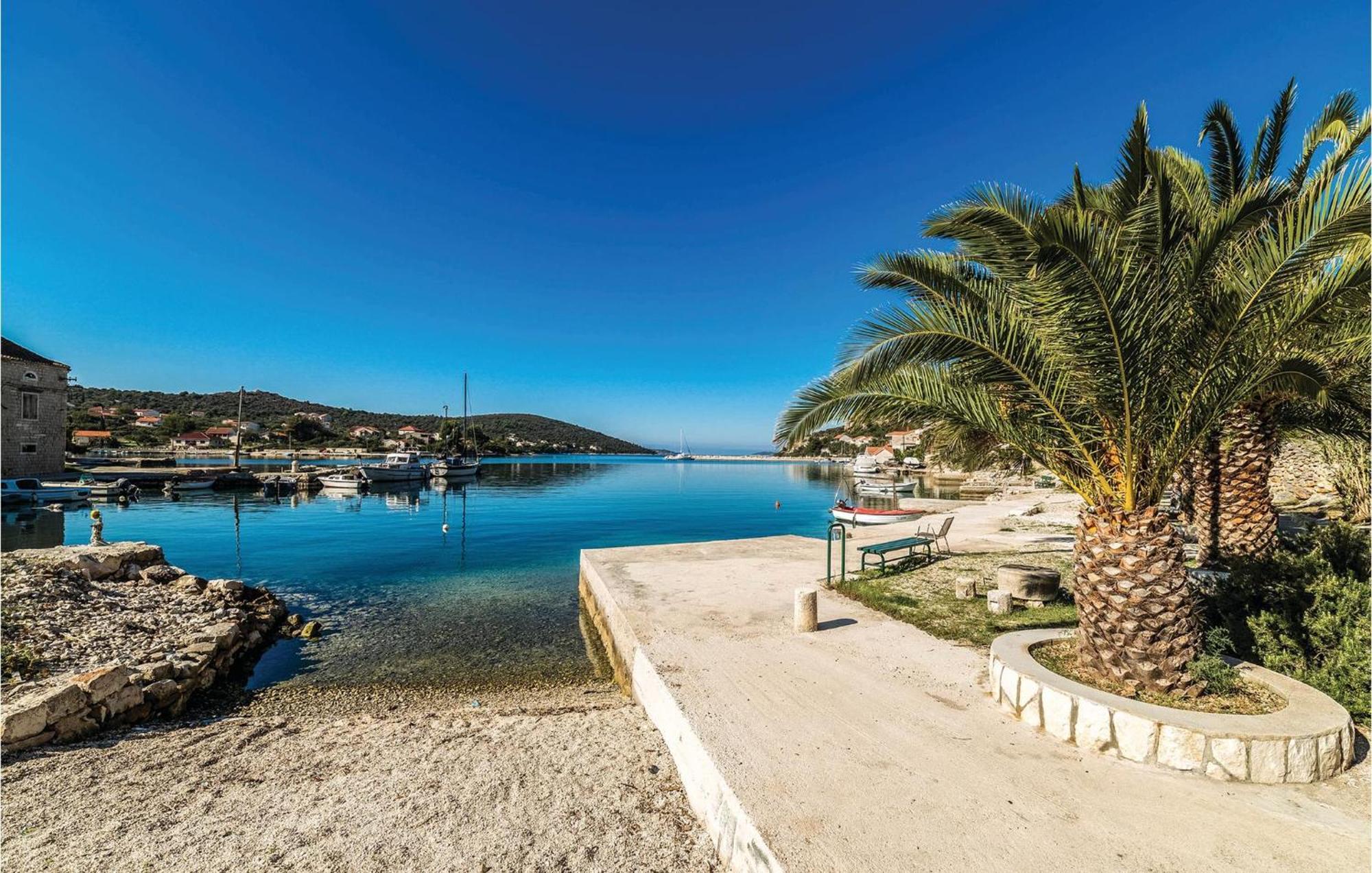 Amazing Apartment In Saldun With Wifi Trogir Exteriör bild