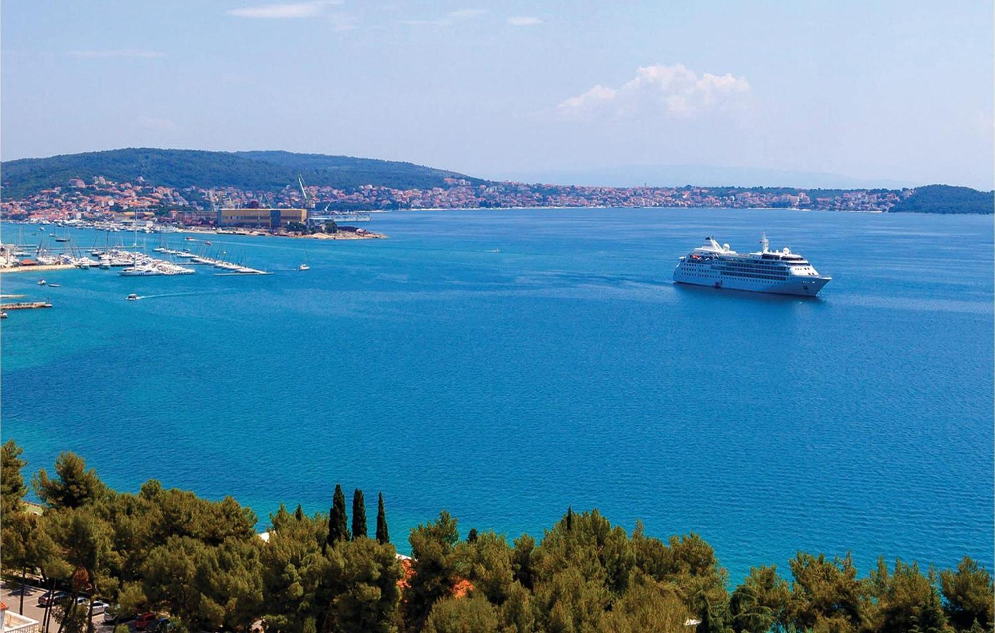 Amazing Apartment In Saldun With Wifi Trogir Exteriör bild